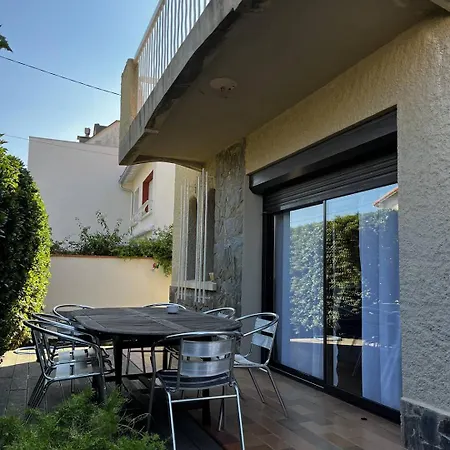Villa T4 Type Canetoise Climatisee Et Proche - 6ilef56 *